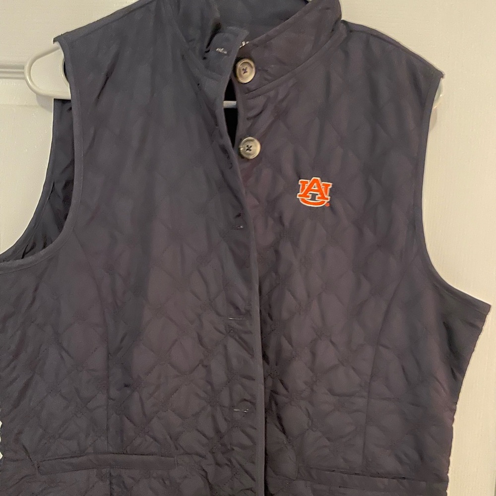 Auburn logo navy vest size L. Great for football season. War Eagle!